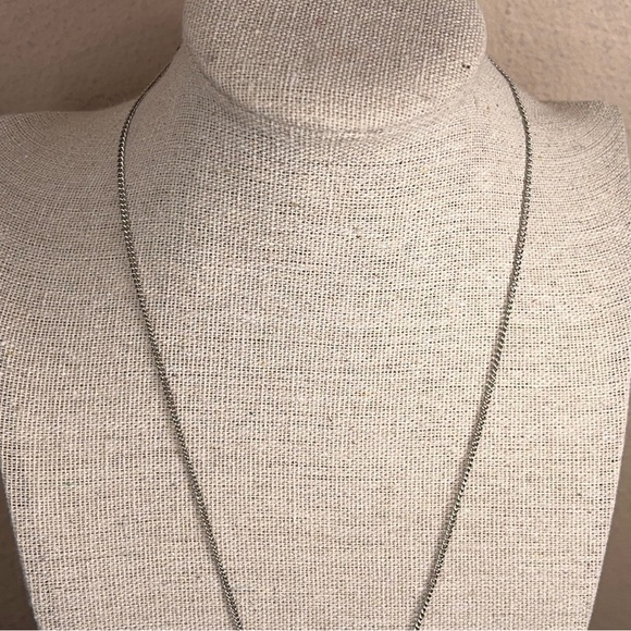 SILVER AND PINK GEM NECKLACE ROUND PENDANT LOBSTER CLOSURE - Picture 3 of 7